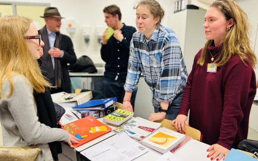 oud-leerlingen geven uitleg over hun studiekeuze