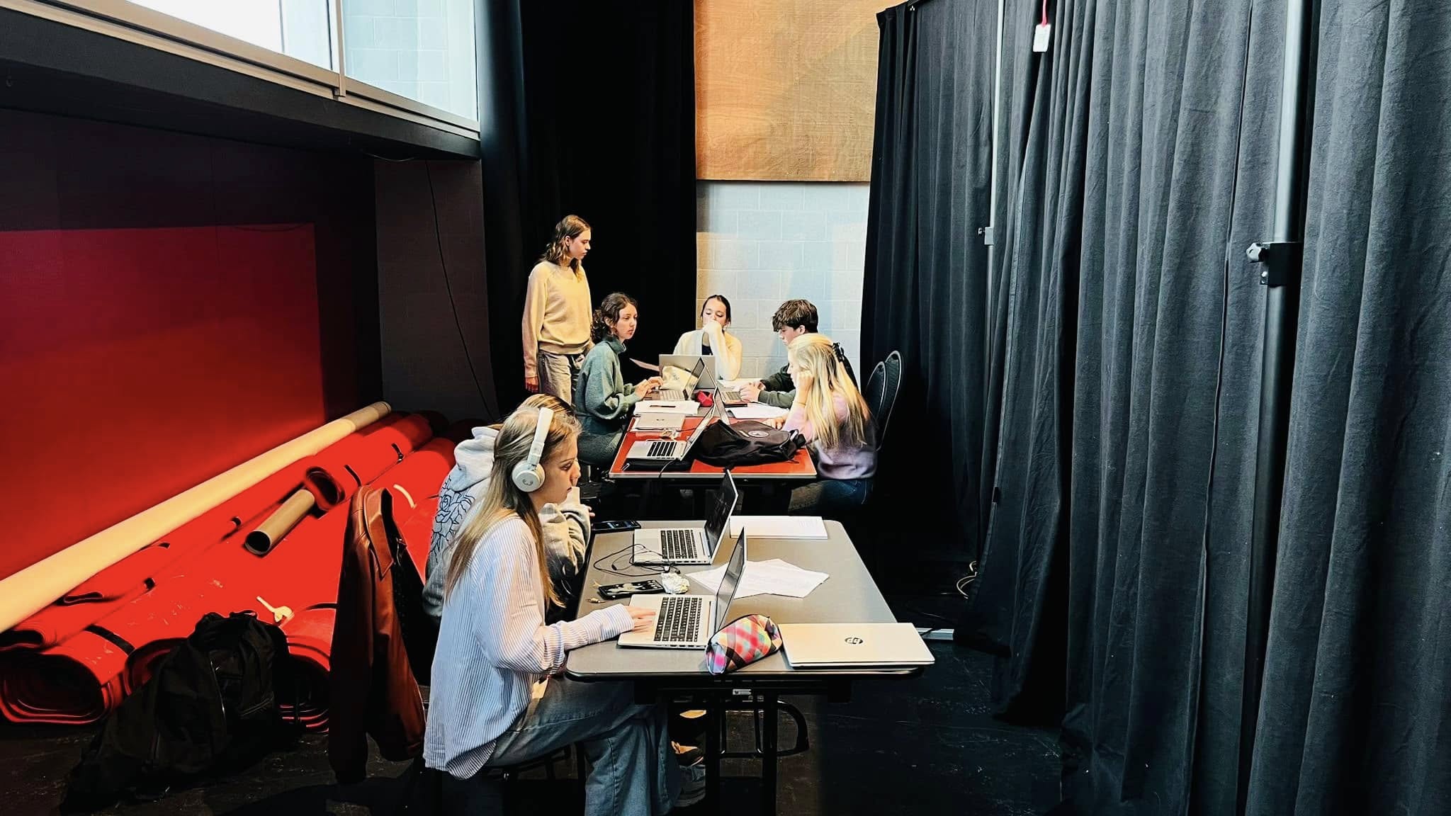 leerlingen werken